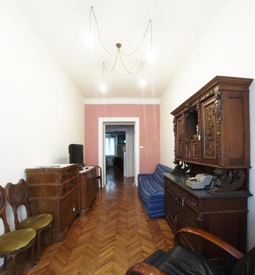 Casa Antica - Historical Apartment In Old City Center トリエステ エクステリア 写真