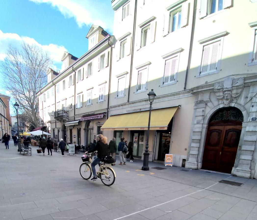 Casa Antica - Historical Apartment In Old City Center トリエステ エクステリア 写真